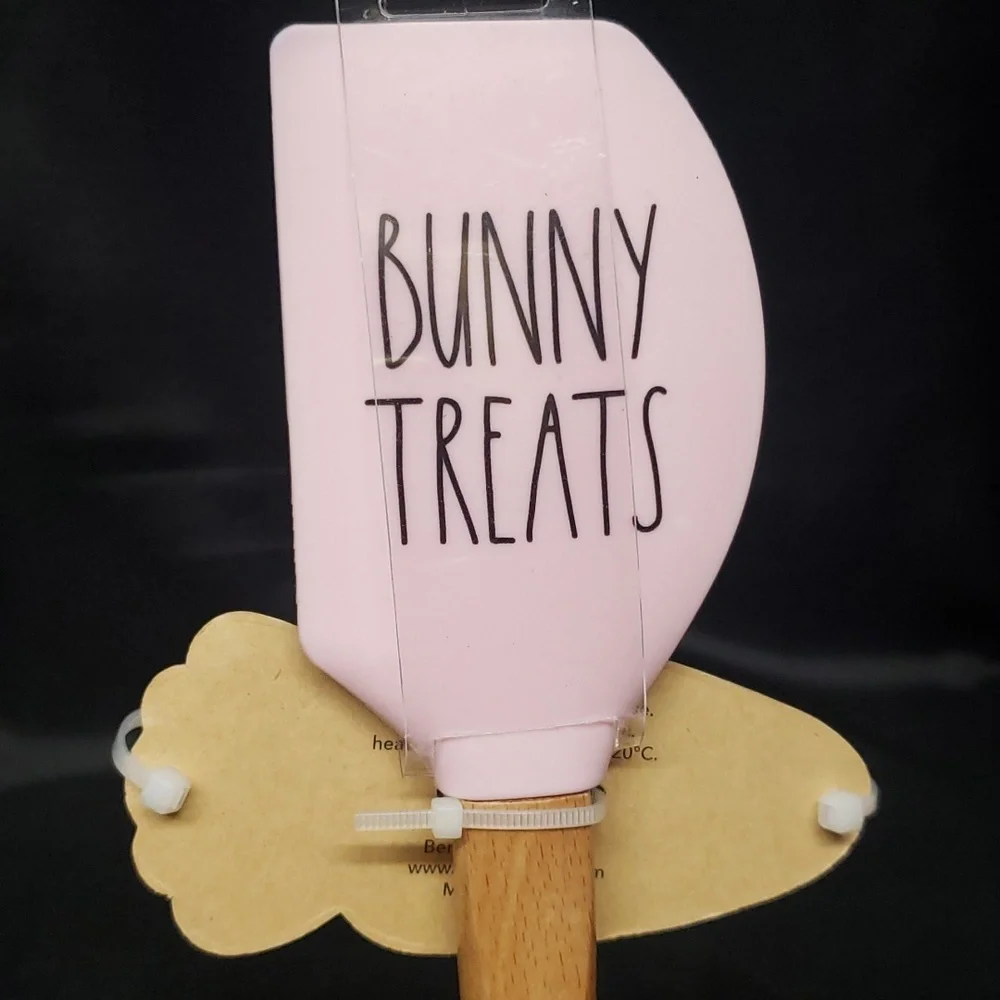 Rae Dunn NWT Wooden Handle Easter Spatula and Cookie Cutter Set